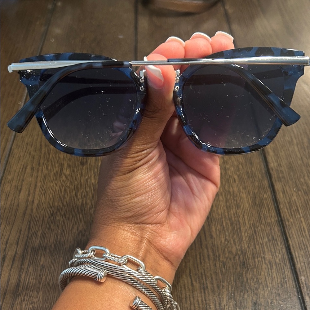 Vince Camuto Navy Tortoise Sunglasses - Picture 3 of 3